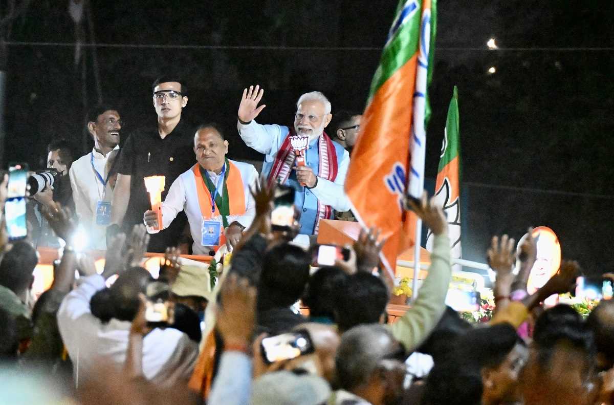 रांची में पीएम मोदी का भव्य रोड शो, एक झलक पाने को उमड़े लोग